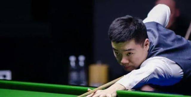 奇葩，印度超级杯球员因内裤颜色违规在赛前被罚下