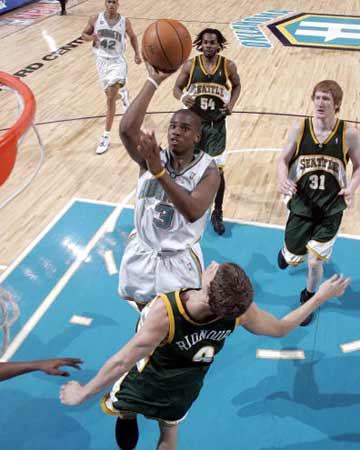 上海狂轰111分，三位外援得分全部上双，首战大胜39分