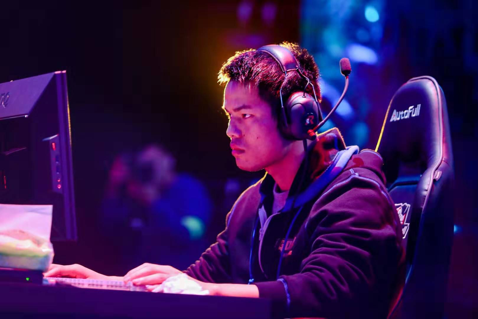 热刺通过下 热刺通过下